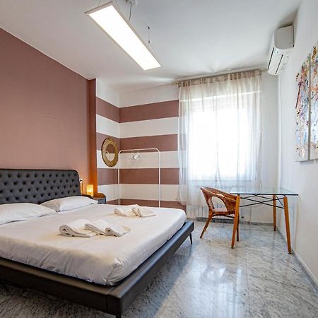 Elegante Camera Con Finiture Di Lusso Appena Ristrutturata Марина-ді-Каррара Екстер'єр фото